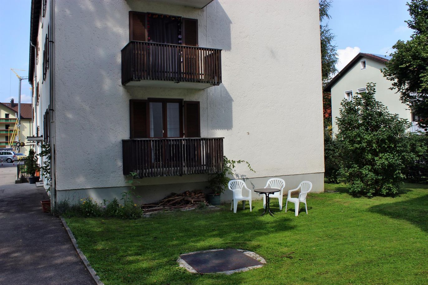 Man kann auch im Grünen sitzen und Essen.