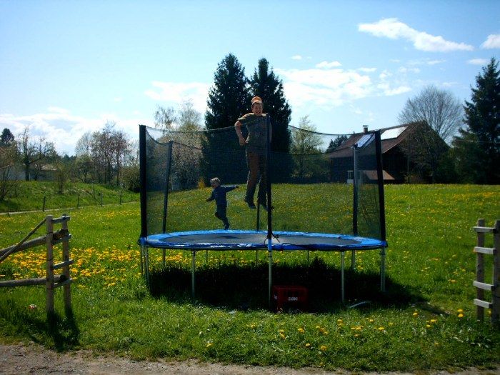 Unser Spielplatz mit viel Platz zum Spielen und Toben