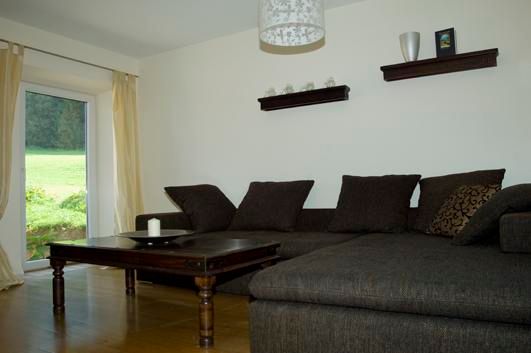 Wohnzimmer mit Schlafsofa