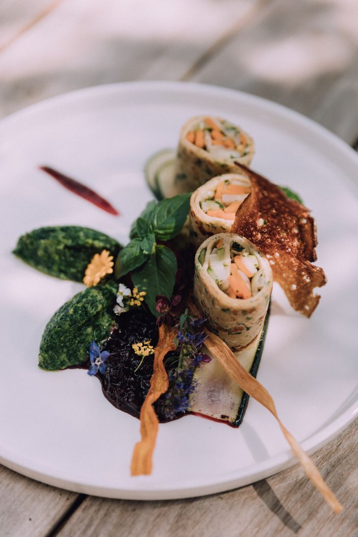 naturhotel_chesa_valisa_kulinarik_speisen_essen_sommerlich_hoch