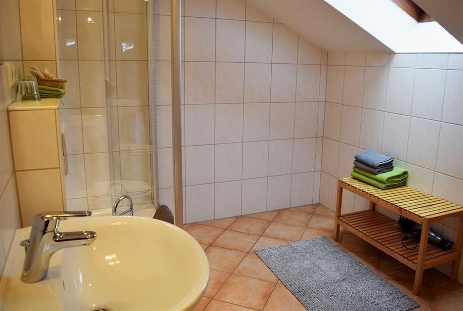 Zimmer1 Bad2