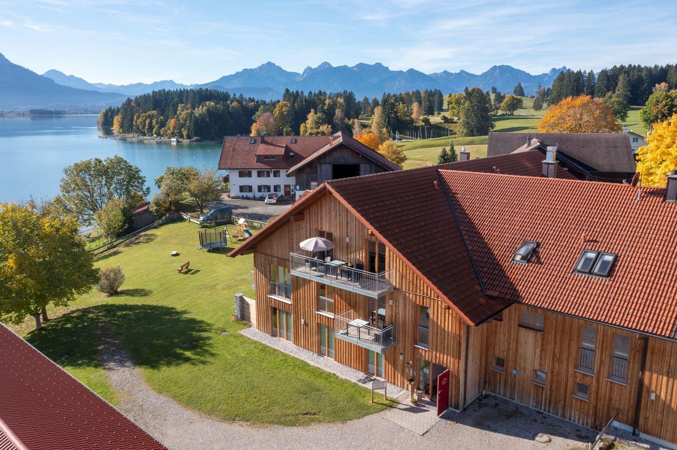 Hotel Außen Herbst 2021©Tanner Werbung