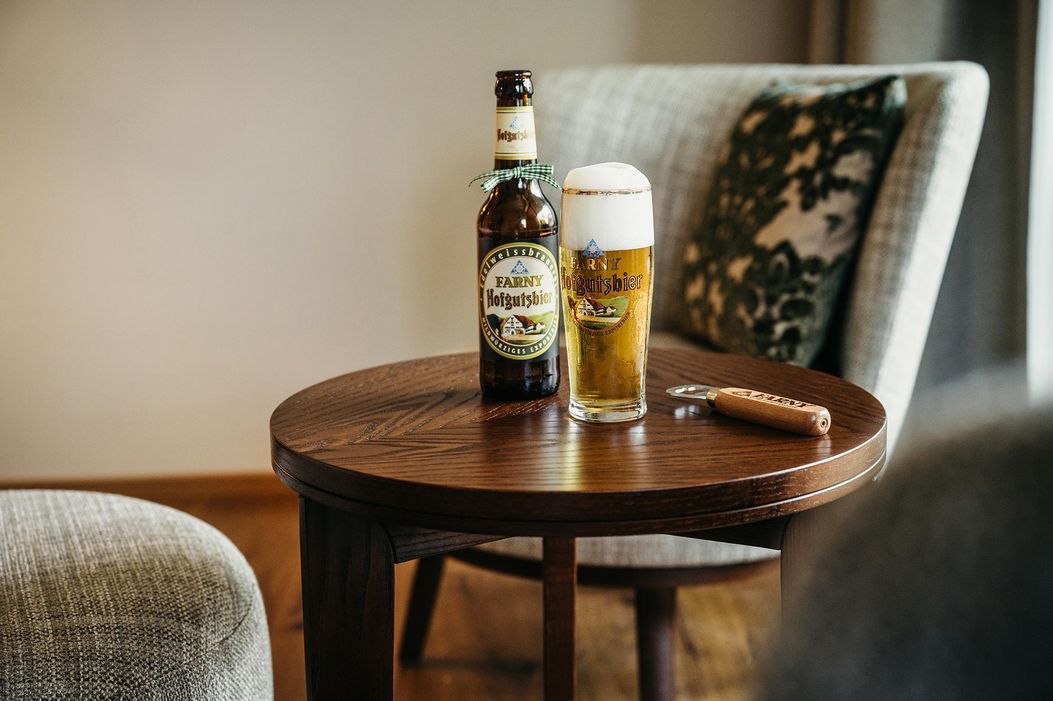 hofgut-farny-superior-doppelzimmer-sessel-3000_200