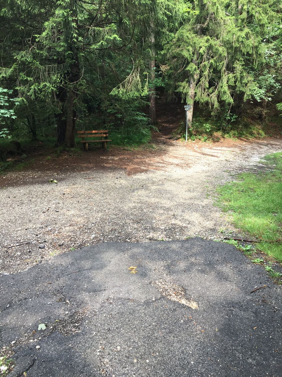 Ruhebank am Hahnenkopfweg