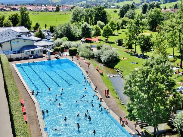 Schwimmbecken Weiler Luftansicht
