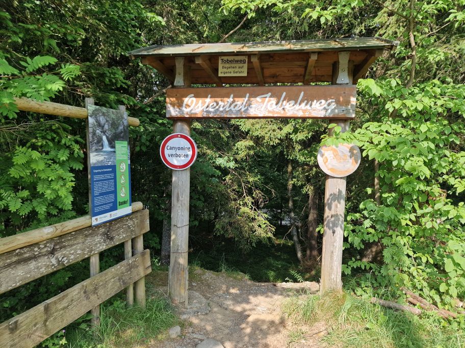 Eingangsportal in Gunzesried-Säge