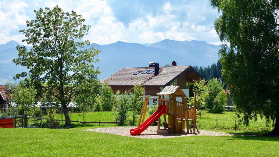 Kinderspielplatz direkt am Haus