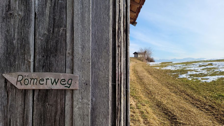 Römerweg mit Bergblick