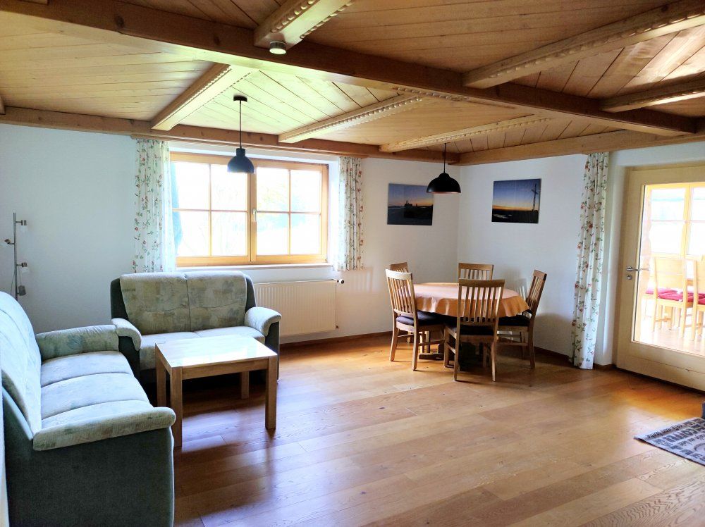 Esstisch im Wohnraum