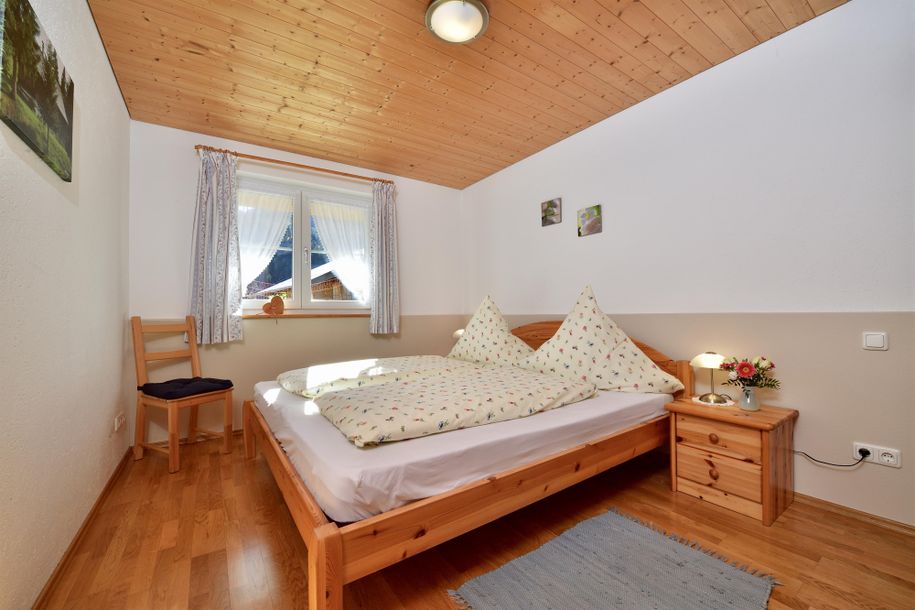 Landhaus Schwarzenberg - Fewo Enzian Schlafzimmer
