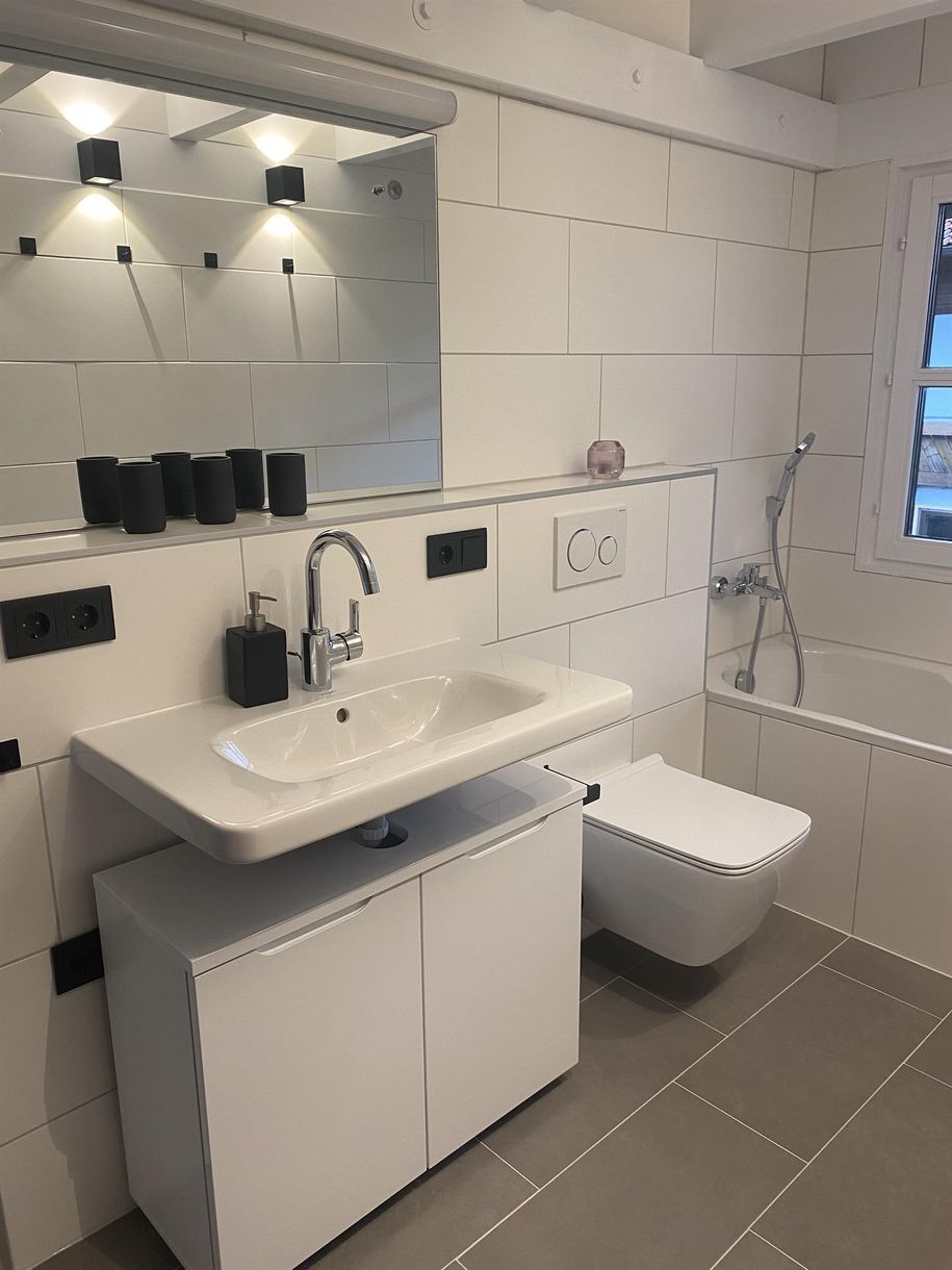 Bad mit Blick zur Badewanne