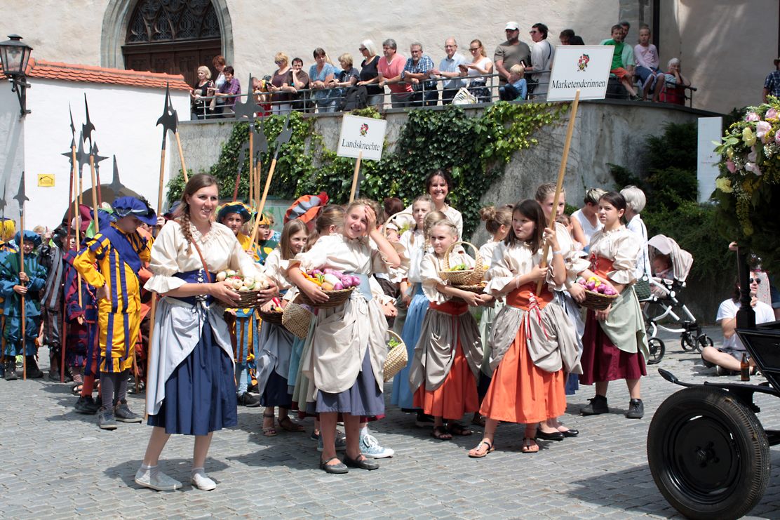 Festzug Marketenderinnen Foto JL