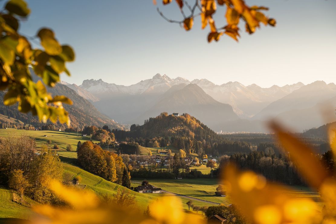 Malerwinkel mit Blick auf Schöllanger Burg im Herbst