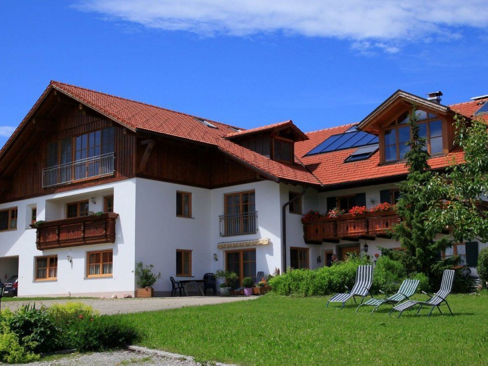 Berghof Kinker Rosshaupten Hausansicht 2026