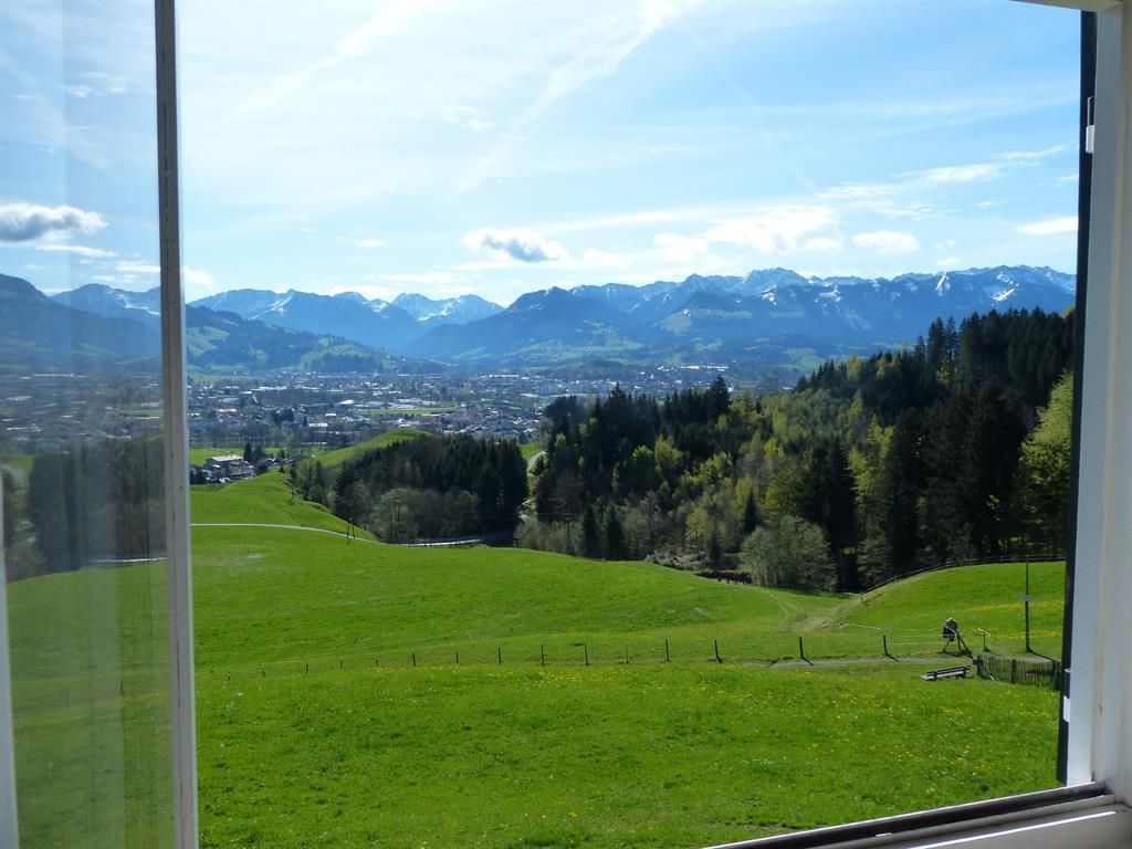 Birkenzimmer mit Bergblick