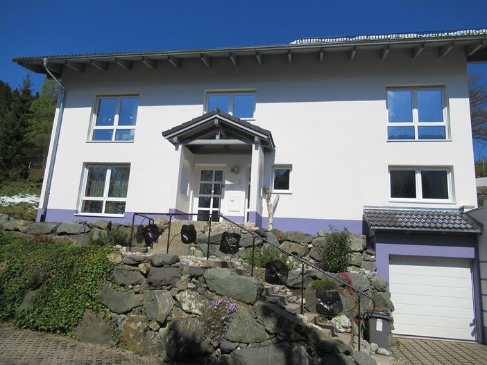 Haus im Frühling