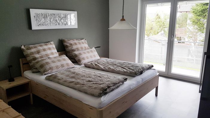 Schlafzimmer 1 OG Bild 1