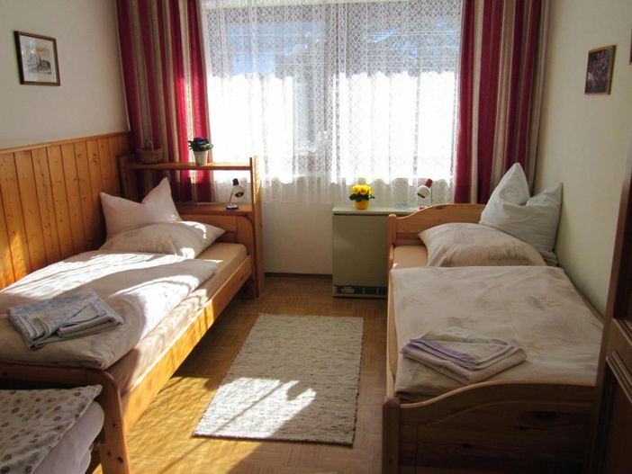 Schlafzimmer 1