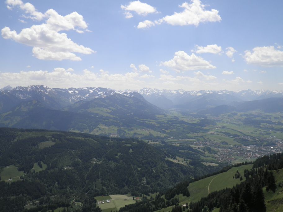 Blick vom Grünten im Allgäu ins Illertal