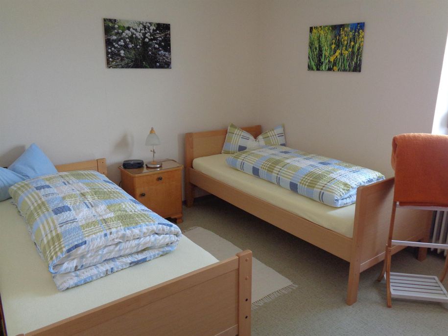 Schlafzimmer mit 2 Einzelbetten