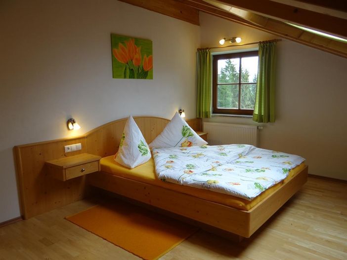 Ferienwohnung Baerenfalle-Schlafzimmer-Wellnesshof