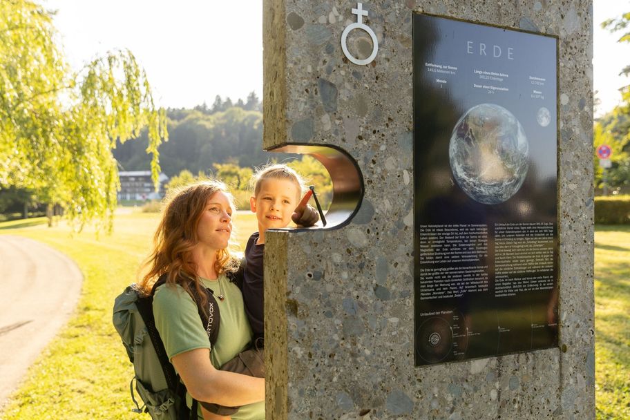 Stele am Glücksplaneten-Tour Ottobeuren