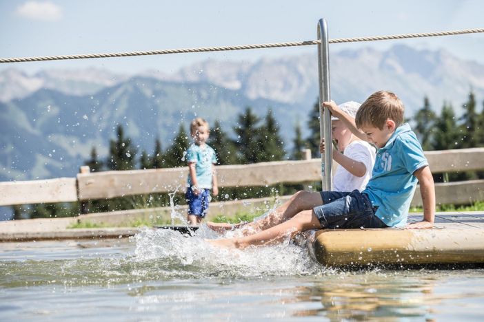 Kinderhotel-Allgaeuer-Berghof-Wasserpark-Sommer