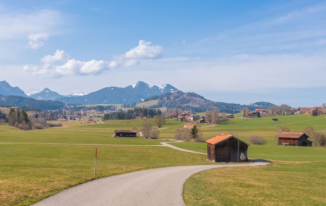 Trauhafte Ausblicke auf dem Vier-Jahreszeiten-Rundweg Hopferau.