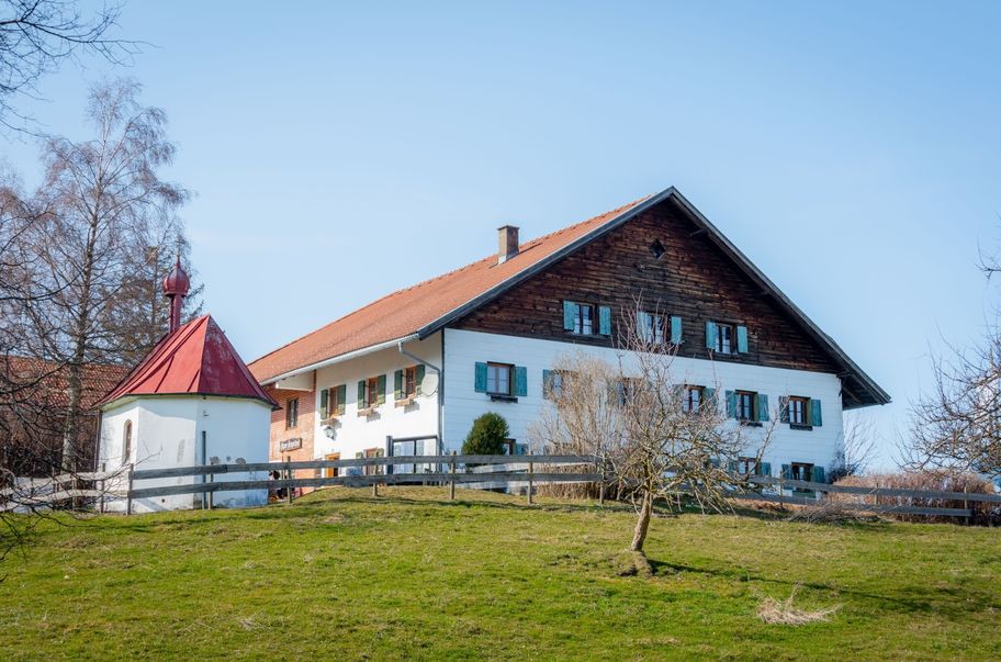 Bewirtschaftete Alpe Kögelhof mit Kapelle.