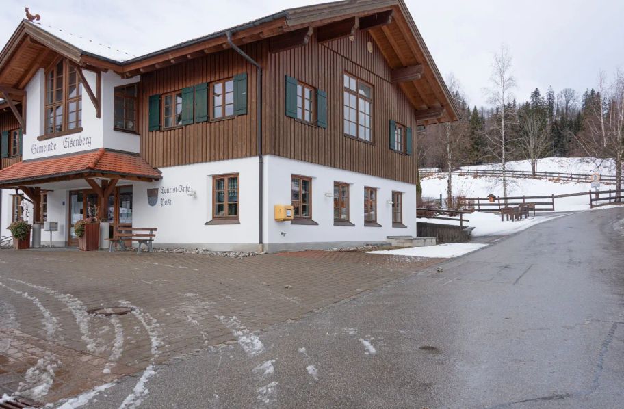 Start der Rundtour an der Gemeinde / Tourist-Info Eisenberg.