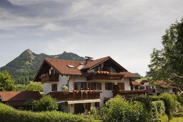 Hausansicht mit Grünten
