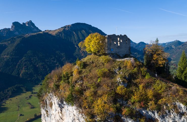 Ruine Falkenstein, im Hintergrund der Breitenberg und Aggenstein