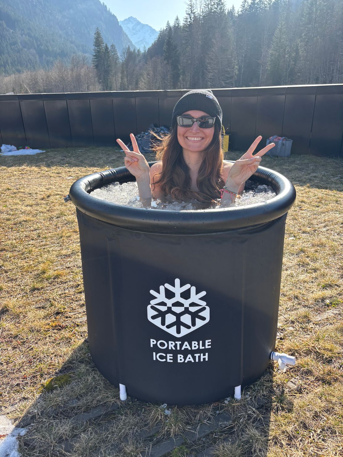 Eisbaden im tragbaren Tub