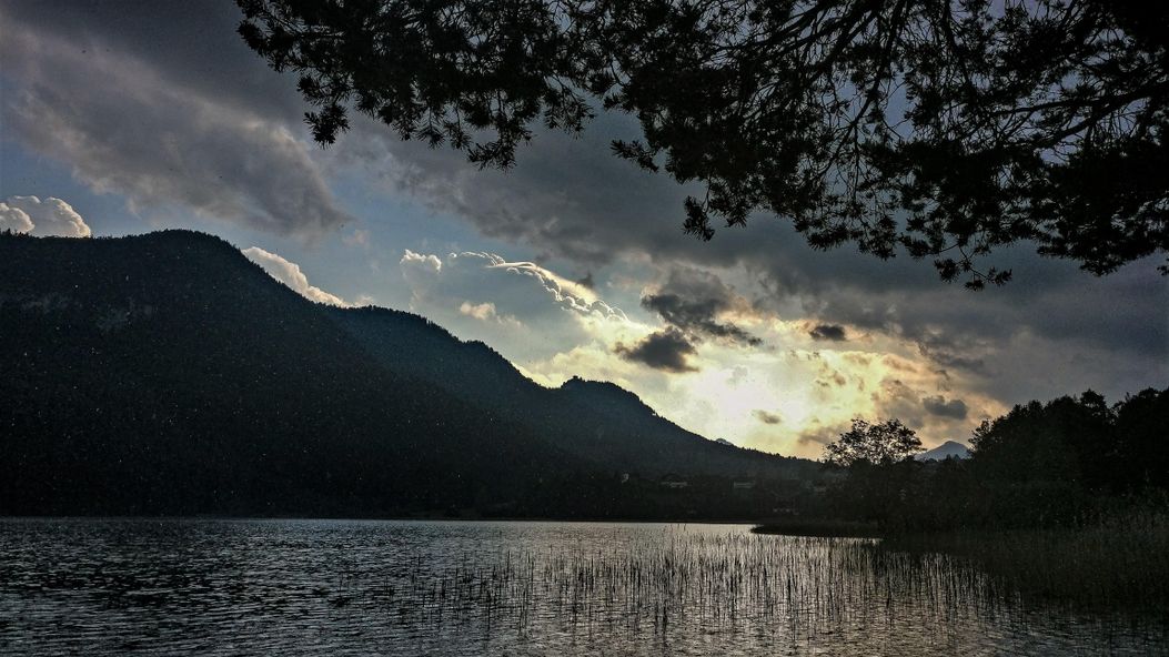 Platzregen vor der weißenseer Wolkendynastie