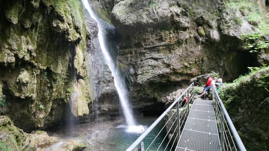 Direkt dran am Hinanger Wasserfall