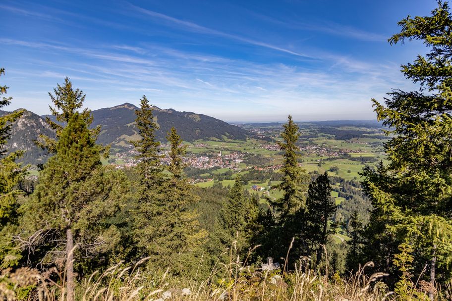 Blick vom Falkenstein auf das Pfrontener Tal