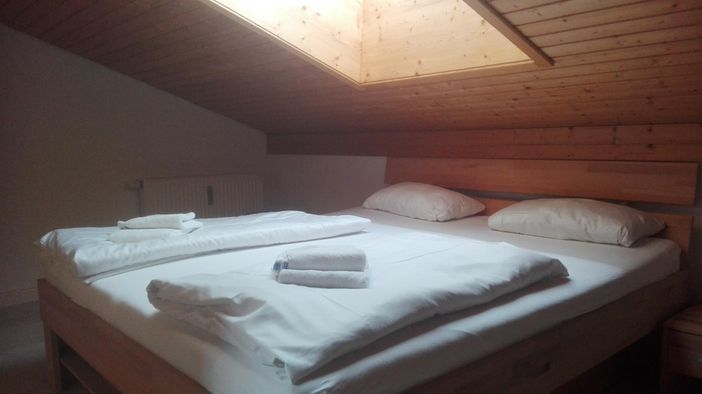 Schlafzimmer 1