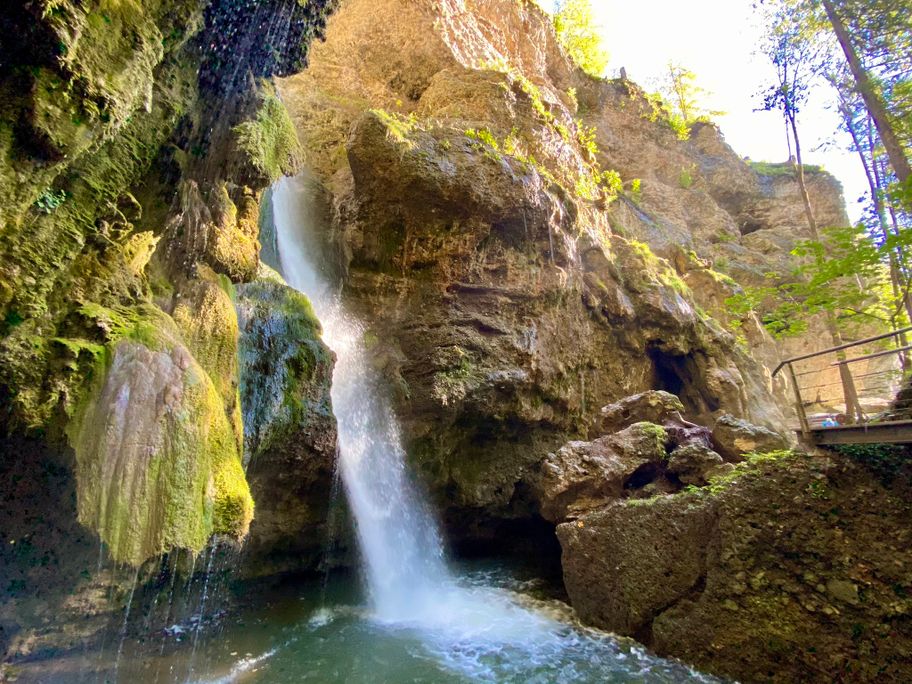Kühle und frische Luft an den Hinanger Wasserfällen