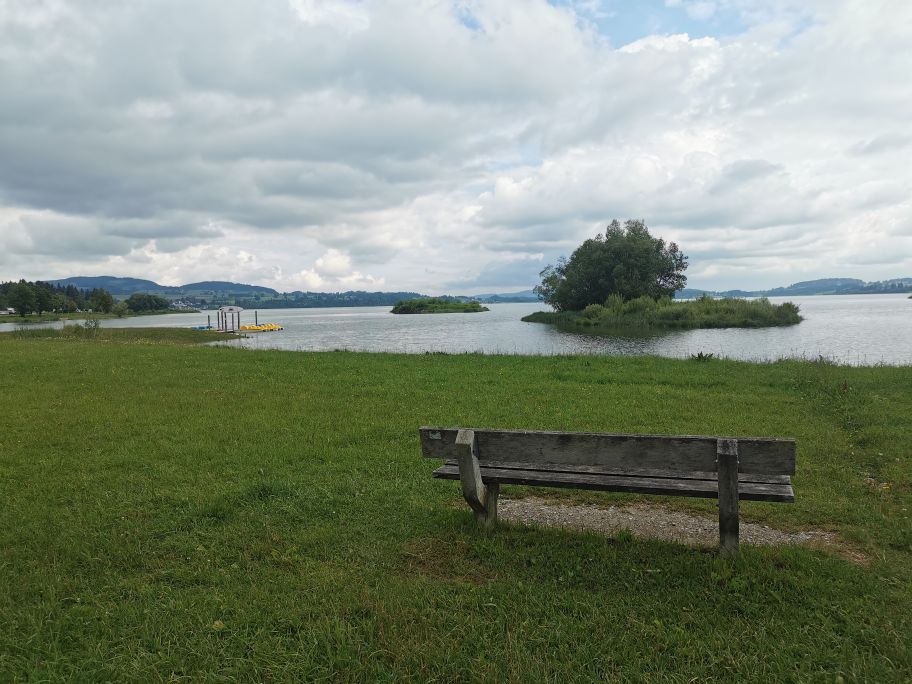 Uferweg am Forggensee in Brunnen