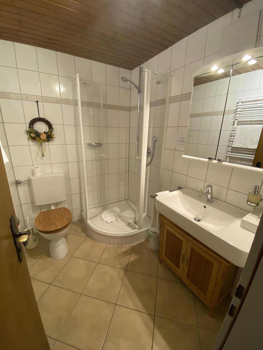 Zimmer 6 Bad II