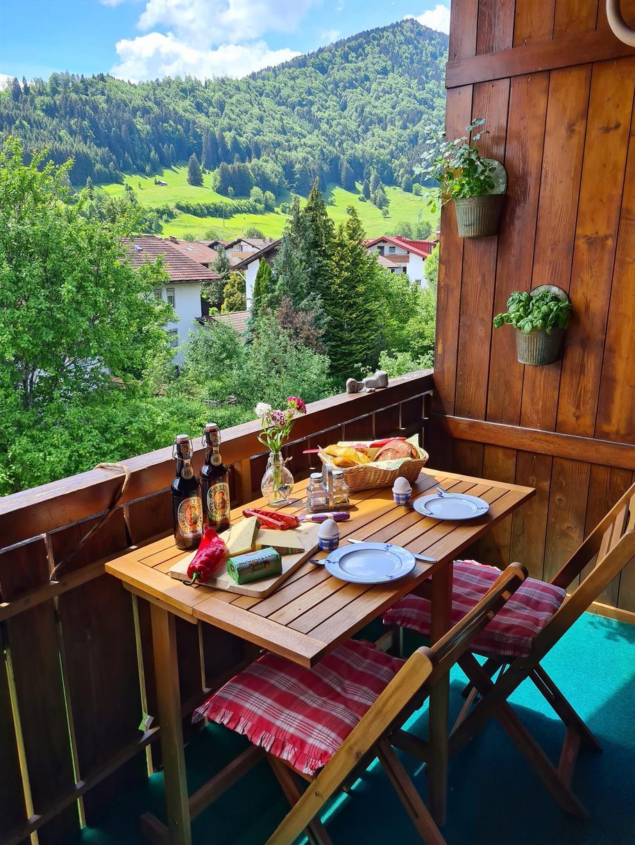 Südbalkon mit Blich auf den Mittag