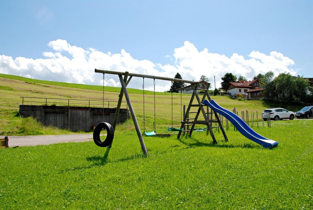 Kleiner Spielplatz am Haus