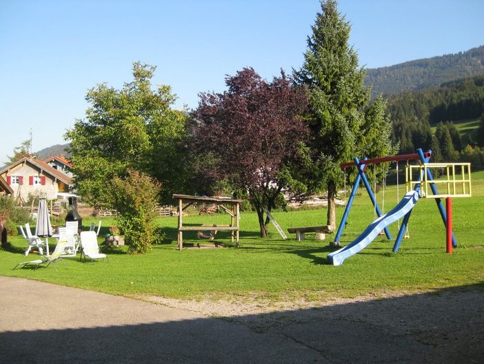 Unser Garten mit einem Gartenhaus