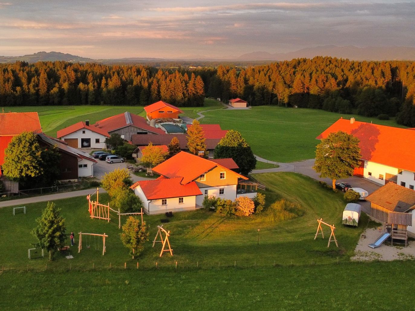 Spielplatz und Hof