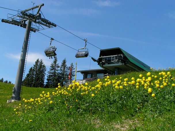 Bergstation des Weltcup Express am Ofterschwanger Horn