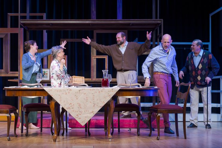 Und-wenn-wir-alle-zusammenziehen_Szenenfoto-20_Foto_Alvise-Predieri