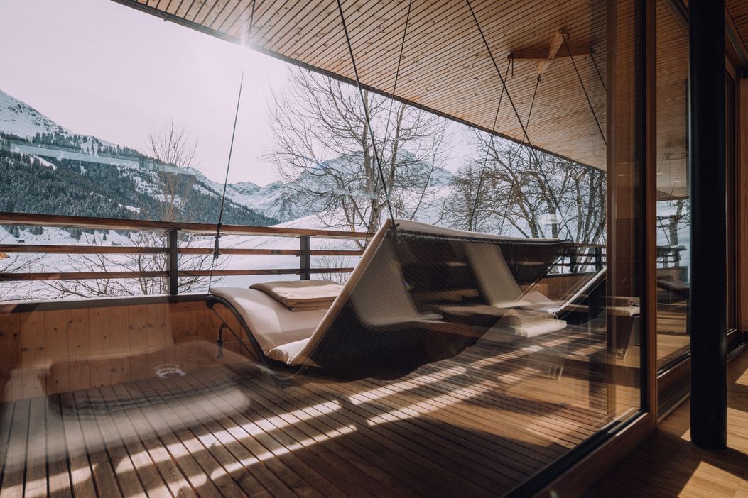 naturhotel_chesa_valisa_schwebeliege_handtuch (2)