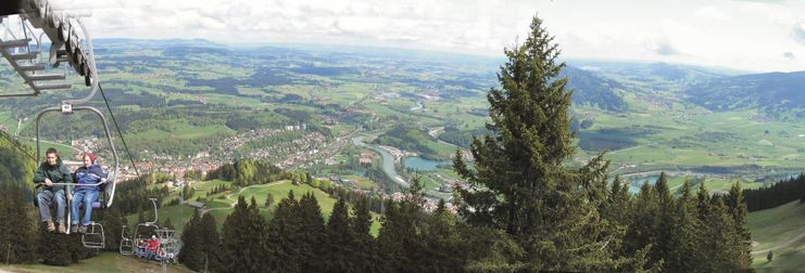 mittag-blick-nach-immenstadt-im-hintergrund-kempten