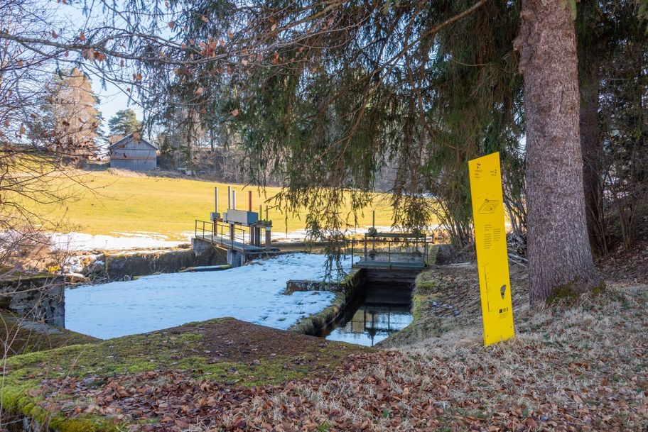 Wasserstaufstufe an der Lobach bei Sigratsbold.