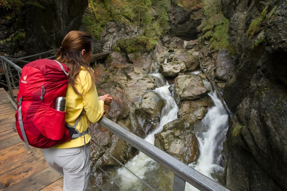 Wanderer in der Starzlachklamm